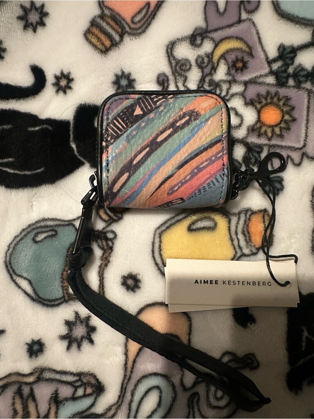 Aimee Kestenberg Love Heart Earbud case